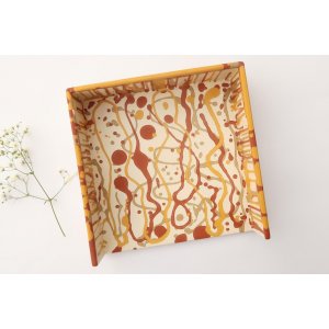 Graciela Noemi Handcrafted Passover Matzah Tray - Brown Abstract Streaks