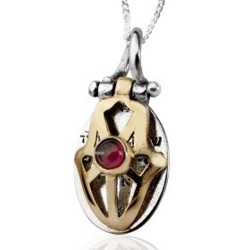 Hamsa Pendant with Center Stone